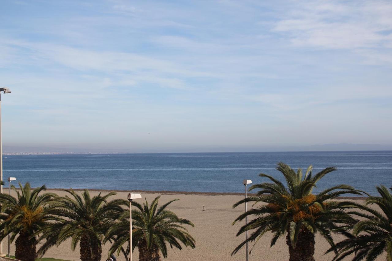 Apartamento En Primera Linea De Playa, Con Vistas A La Playa Y Con Wifi Roquetas de Mar Exterior foto